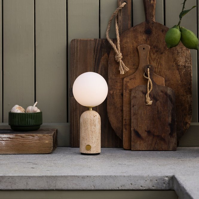 Beżowa lampka stołowa trawertyn przenośna Torrano na zewnątrz